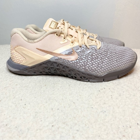 Nike Womens Metcon 4 XD AV2252-001 Gray Running Shoes Sneakers Size 8 - Picture 3 of 12
